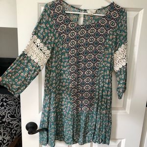 Flowy summer dress with 3/4 sleeves